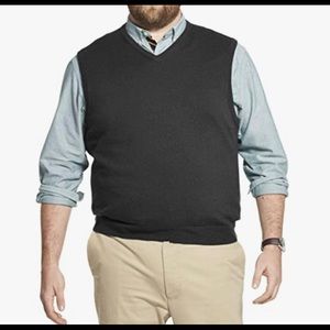 IZOD Men's Fieldhouse V-Neck Solid Sweater Vest, Carbon Heather